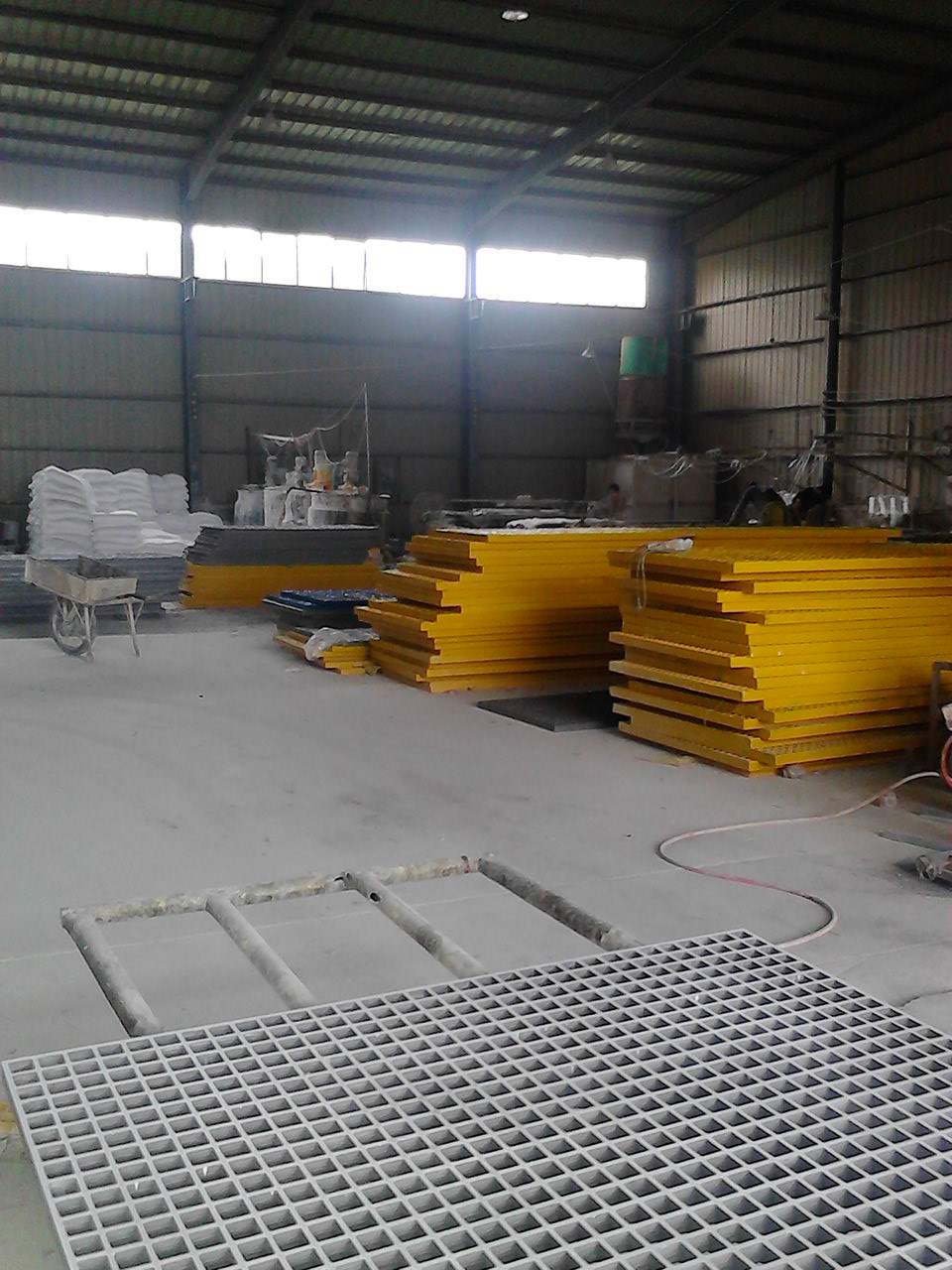 玻璃鋼樹(shù)篦子生產(chǎn)車(chē)間挑選